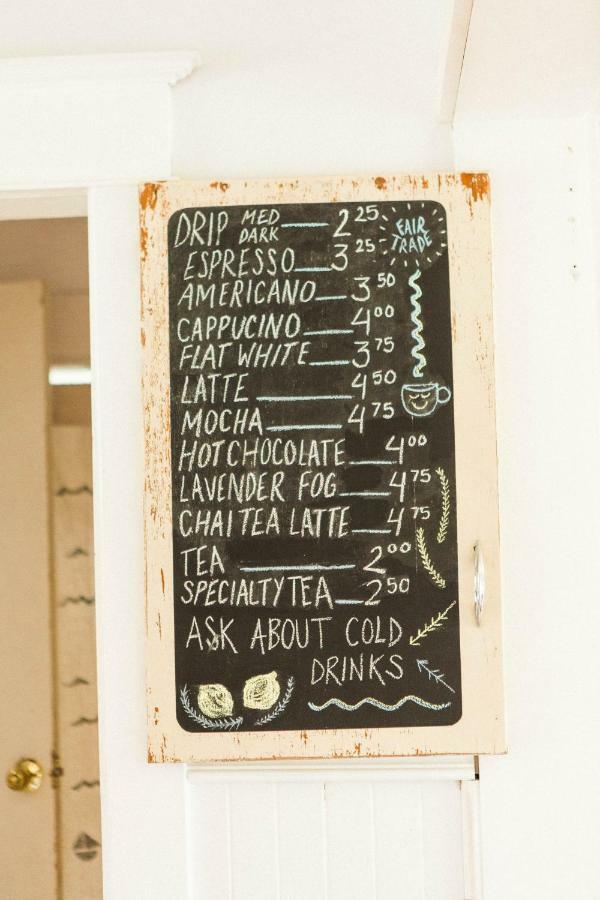 Salty Rose'S And The Periwinkle Cafe Hotel Ingonish Buitenkant foto