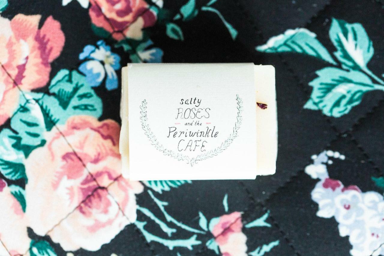 Salty Rose'S And The Periwinkle Cafe Hotel Ingonish Buitenkant foto